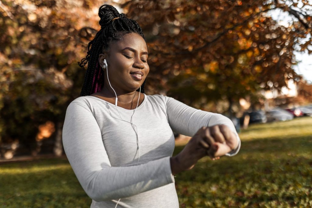 Frau Sportuhr joggen