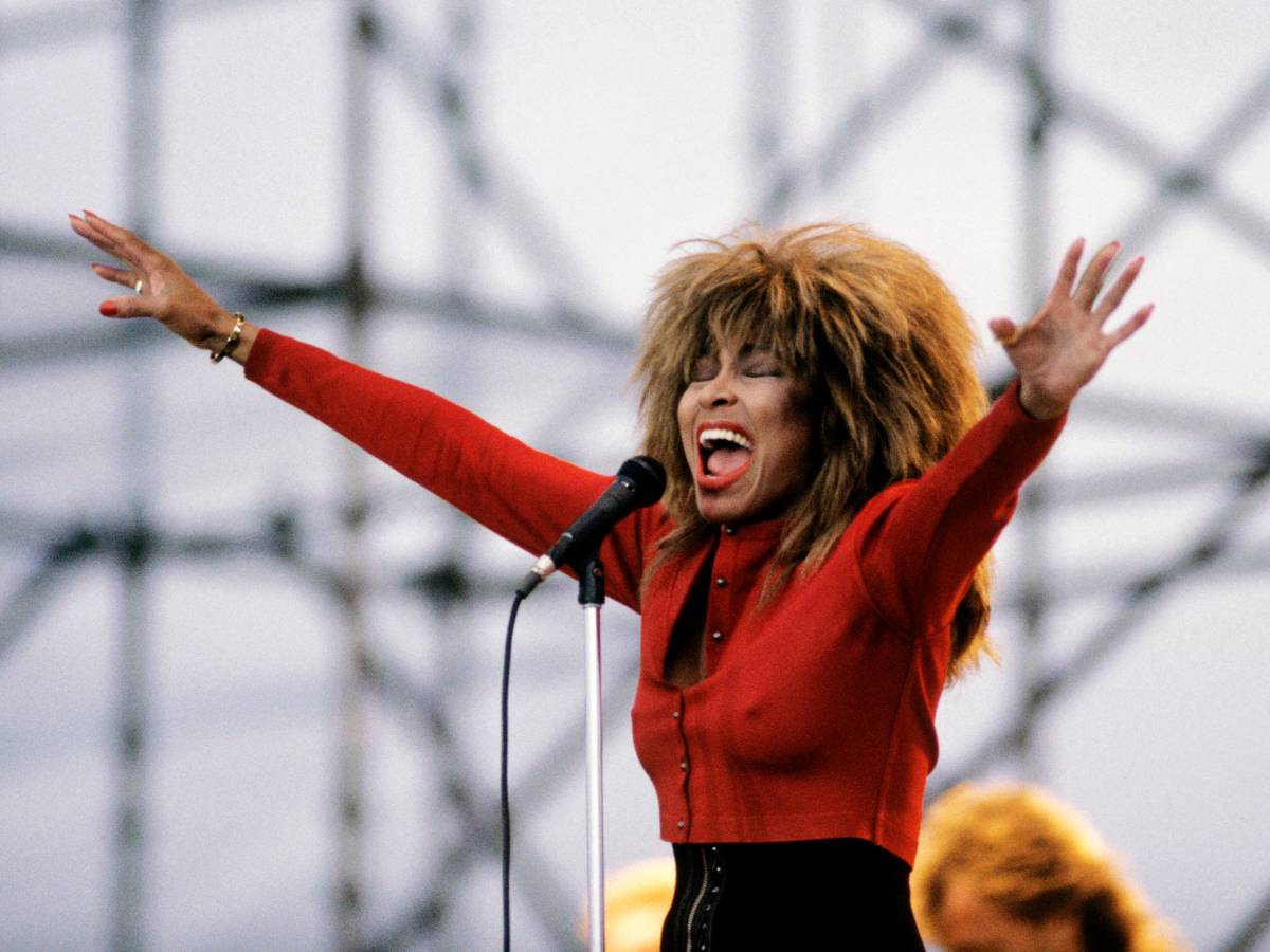 Tina Turner: Ein Rückblick auf ihre ikonischsten Outfits