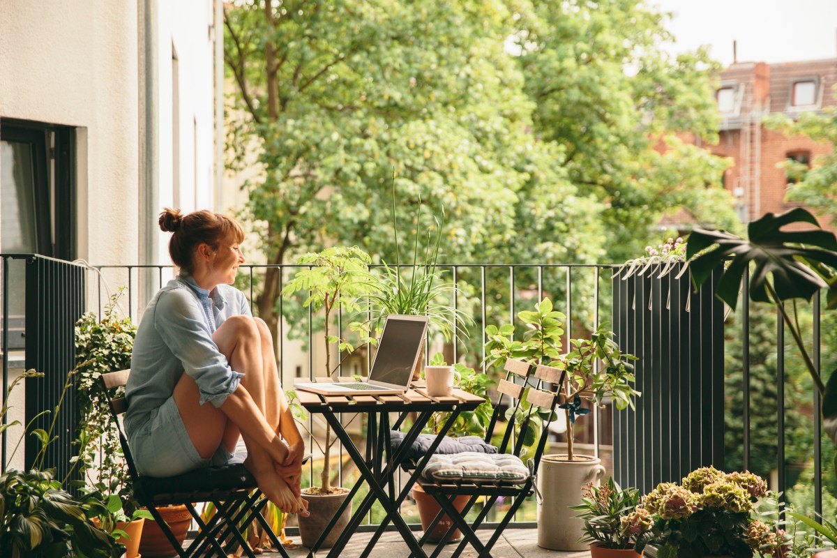 Frau Balkon