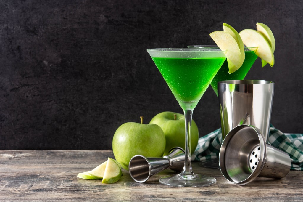 Appletini-Cocktail für Halloween