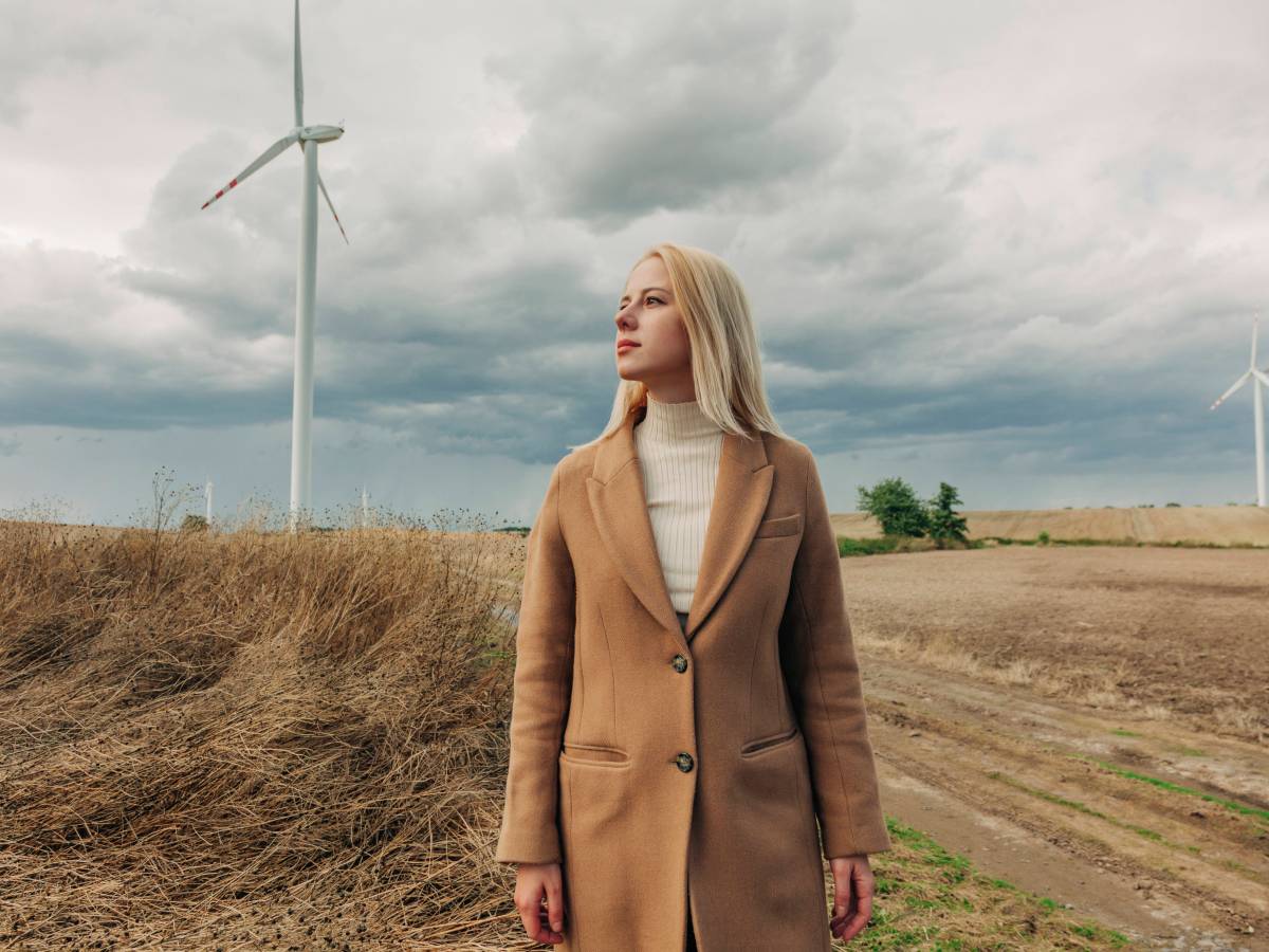 Frau erneuerbare Energien