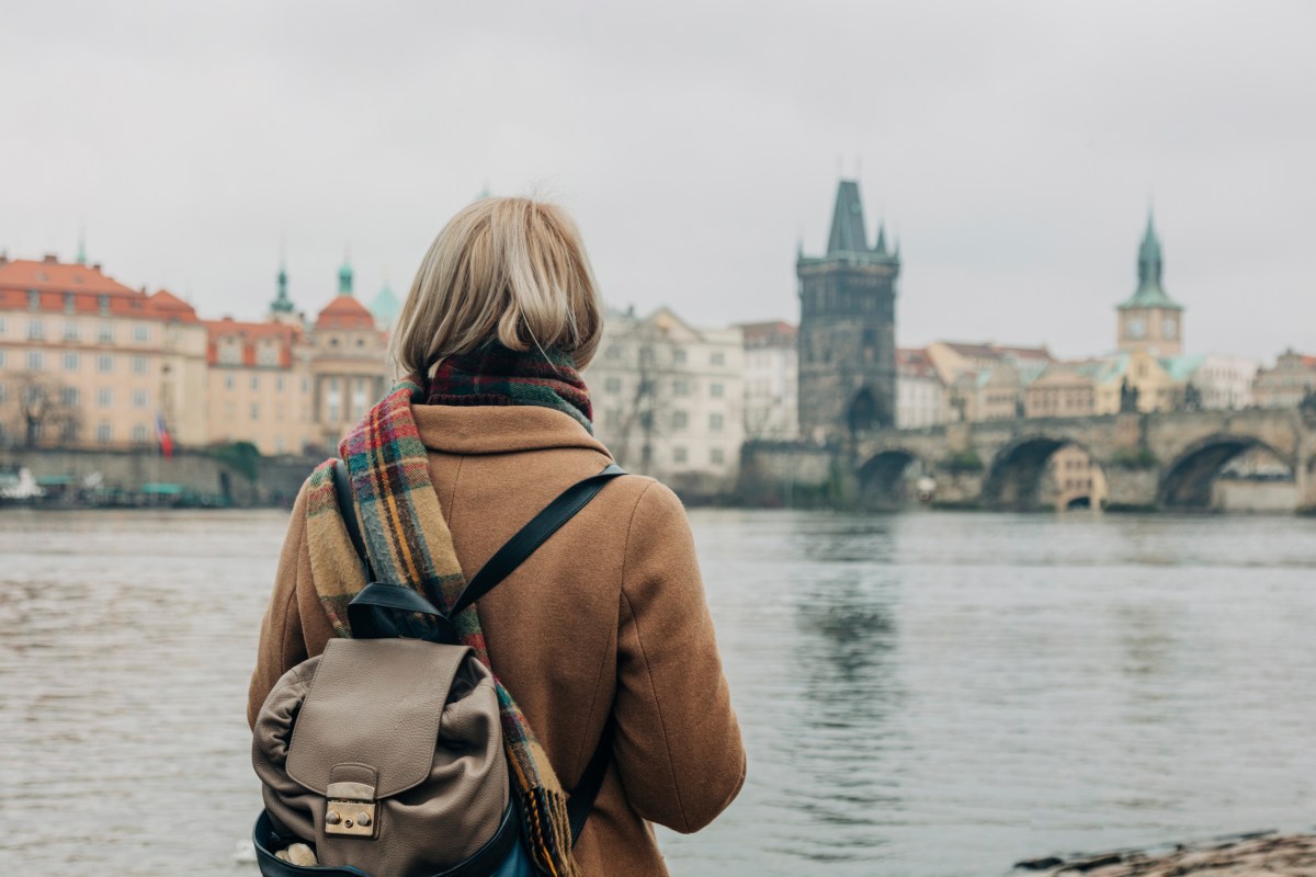 Frau in Prag