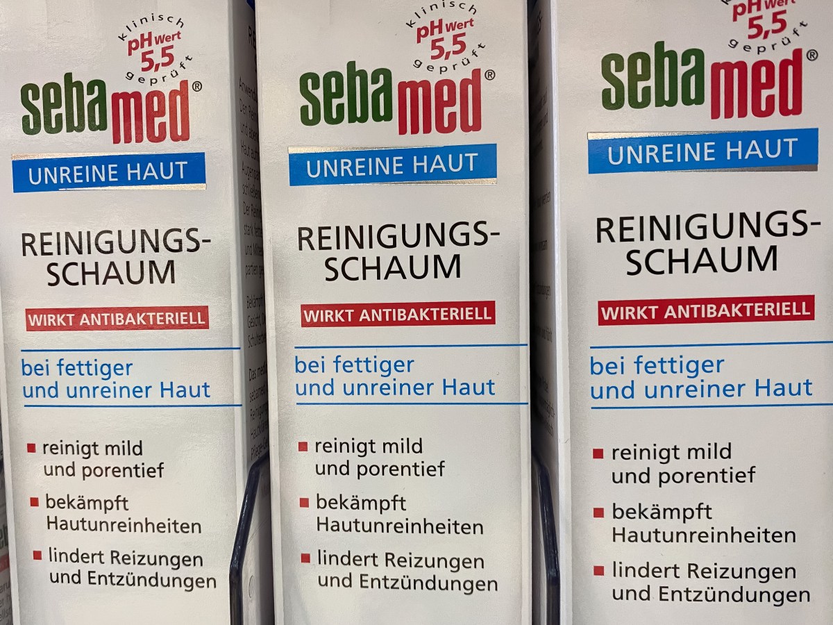 sebamed: Eine sehr bekannte Pflegemarke mit typischem Logo und einem unverwechselbaren Duft. Aber weißt du, wer hinter sebamed steckt?