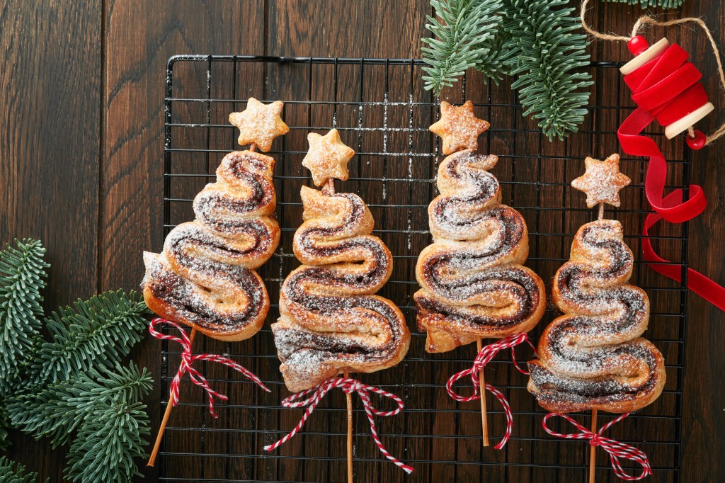 Blätterteig Weihnachtsbäume mit Biscoff oder Nutella