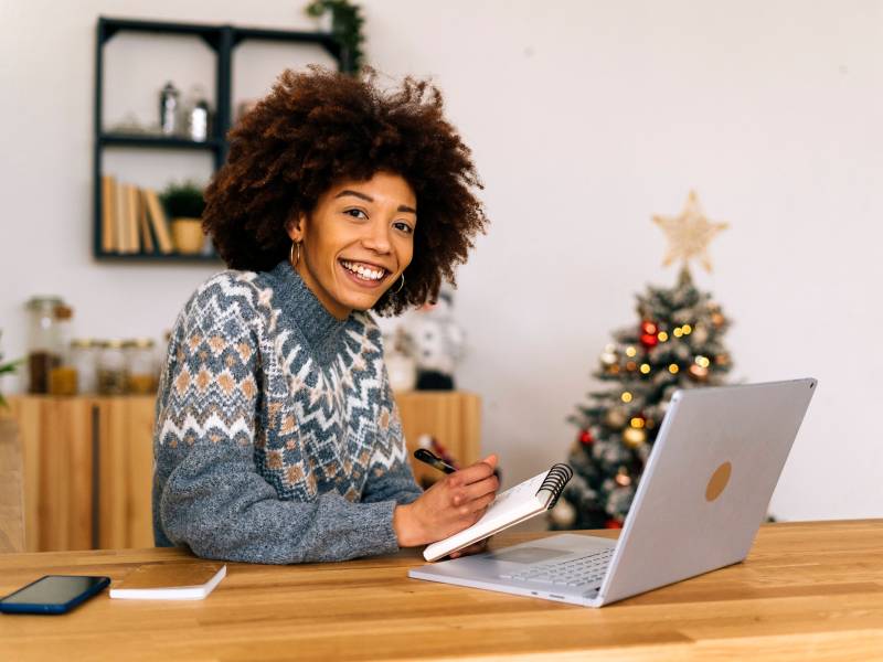 Frau Arbeitsplatz Weihnachtsdeko