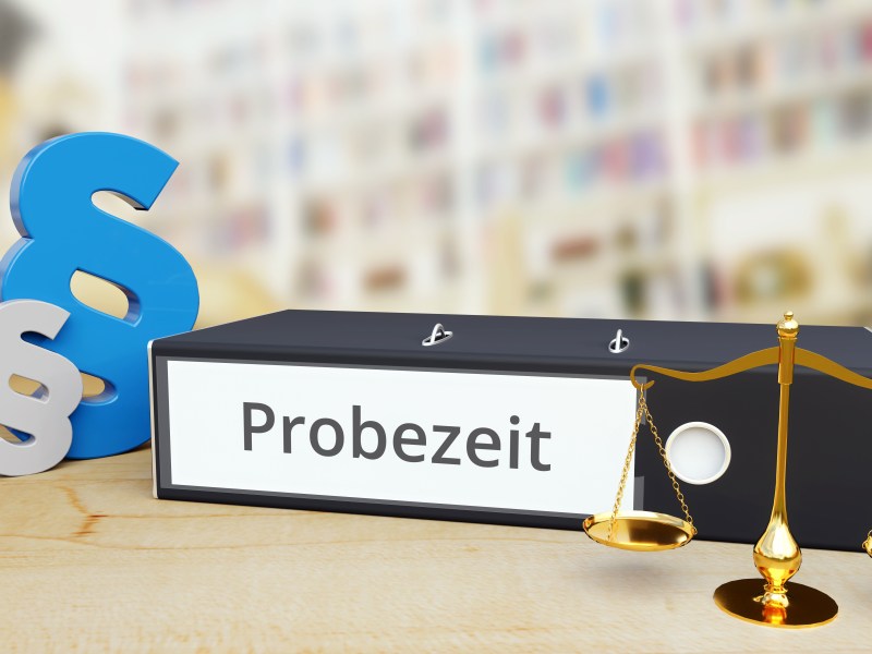 Ein Ordner mit der Aufschrift "Probezeit".