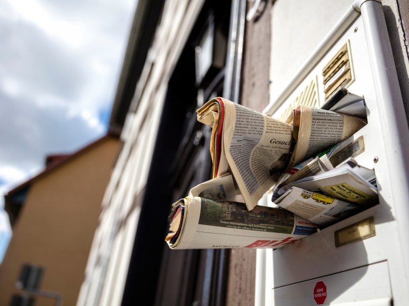 Wie nervig: Dein Briefkasten ist randvoll mit Werbung? Diesen Trick kennt kaum jemand, er verhindert aber die Zustellung von Werbebriefen, und zwar erfolgreich.