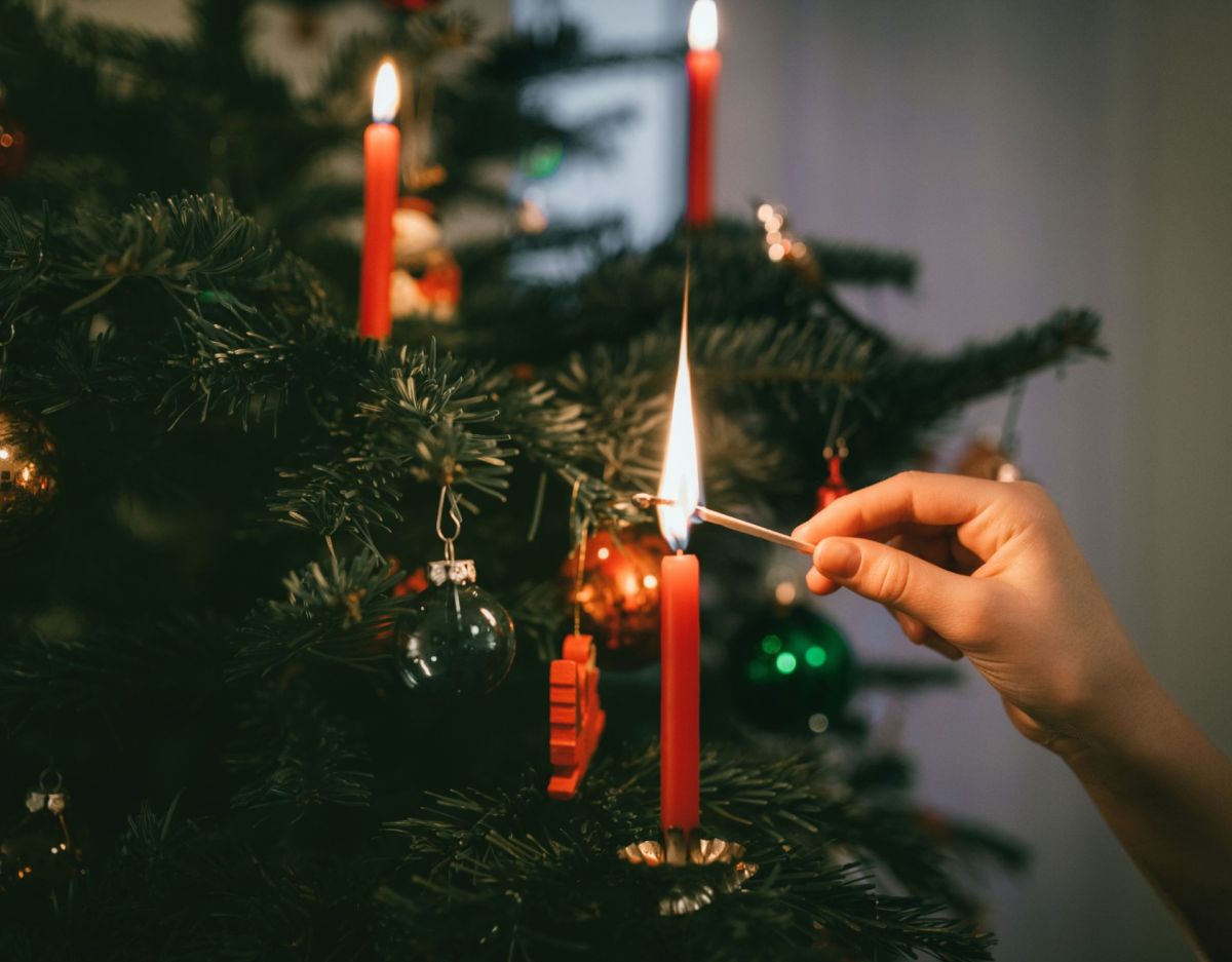 Kerzen am Weihnachtsbaum