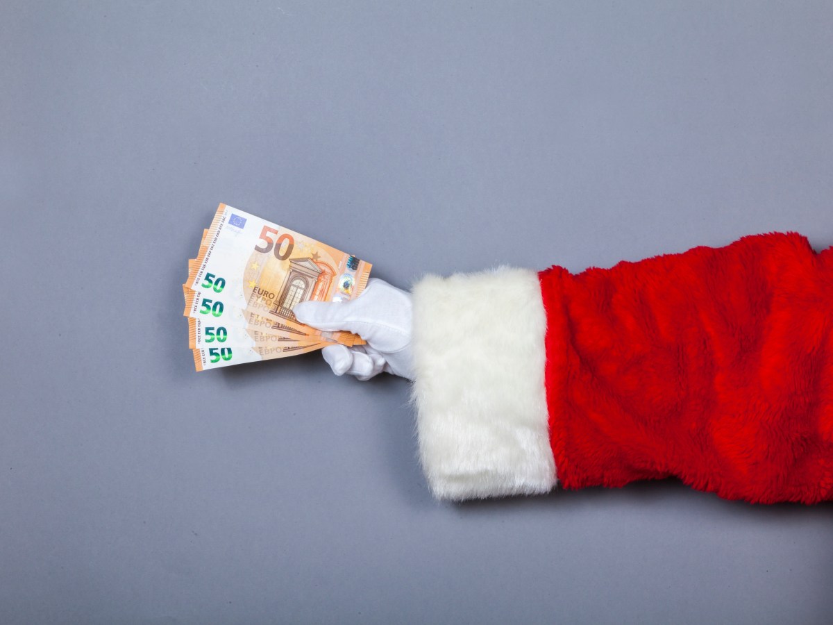 Darf der Arbeitgeber das Weihnachtsgeld wegen Krankheit kürzen?