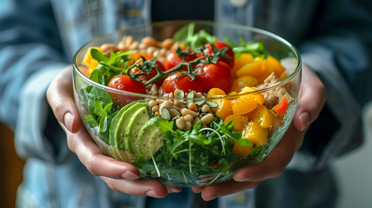 Rohkostdiät: Was darf ich essen, was nicht? Wie gelingt das Abnehhmen ohne Qual. Die besten Tipps in unserem Guide.