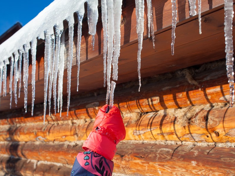 Eiszapfen am Haus