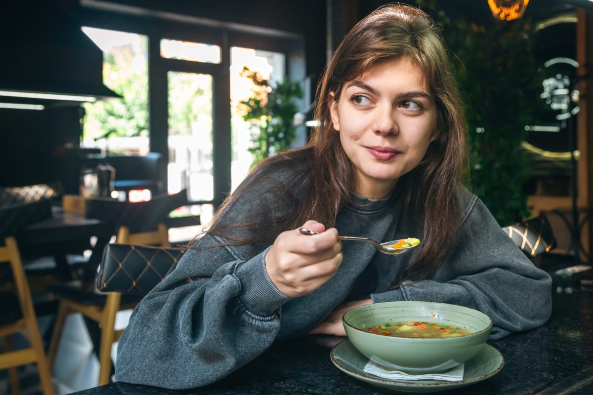 Frau Suppe essen