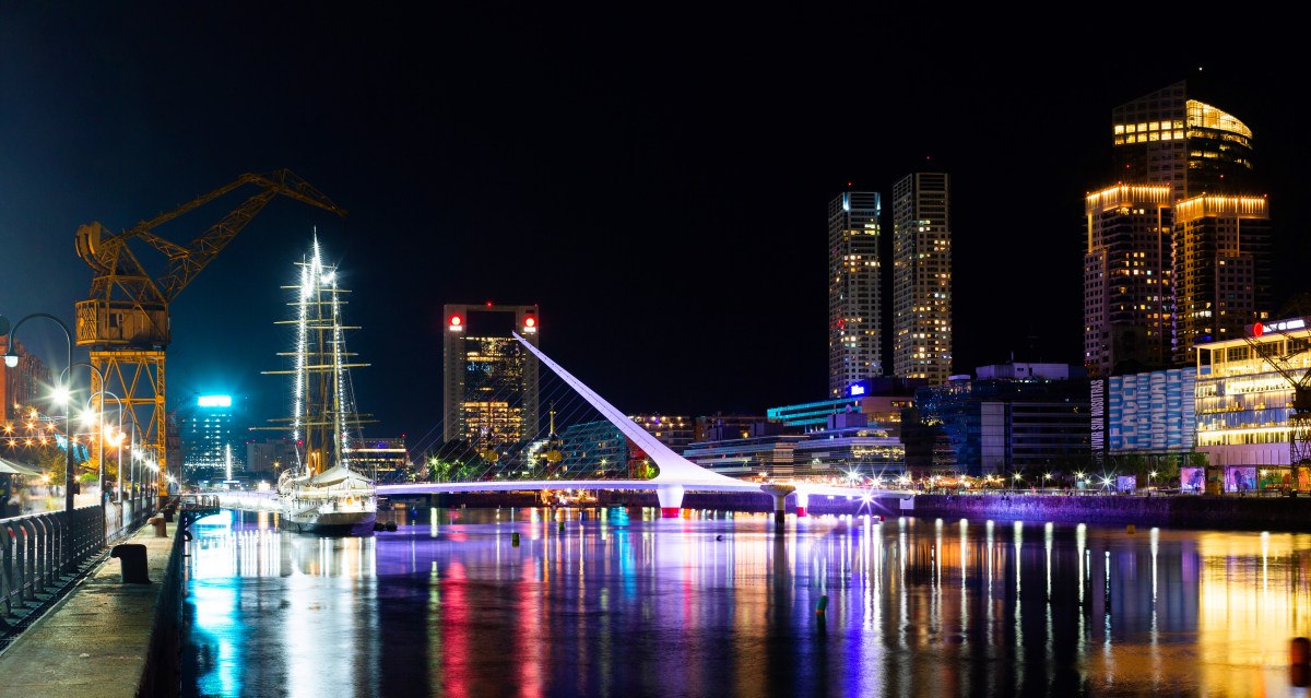 Buenos Aires bei Nacht: Reiseziele für das Sternzeichen Löwe