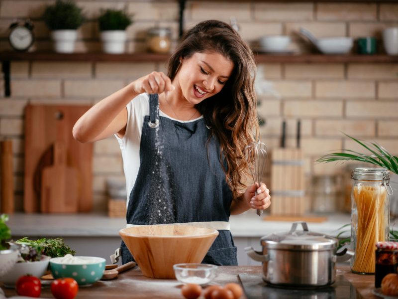 Frau kochen