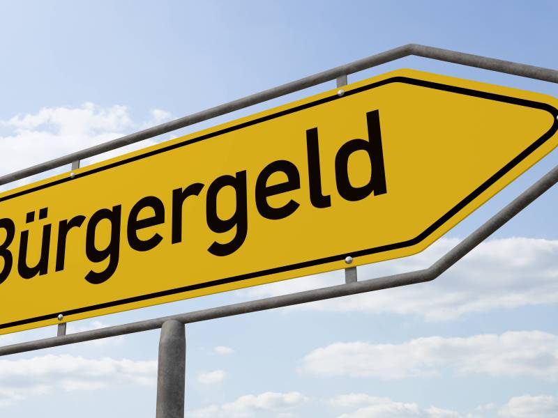 Auf einem gelben Schild steht das Wort "Bürgergeld".