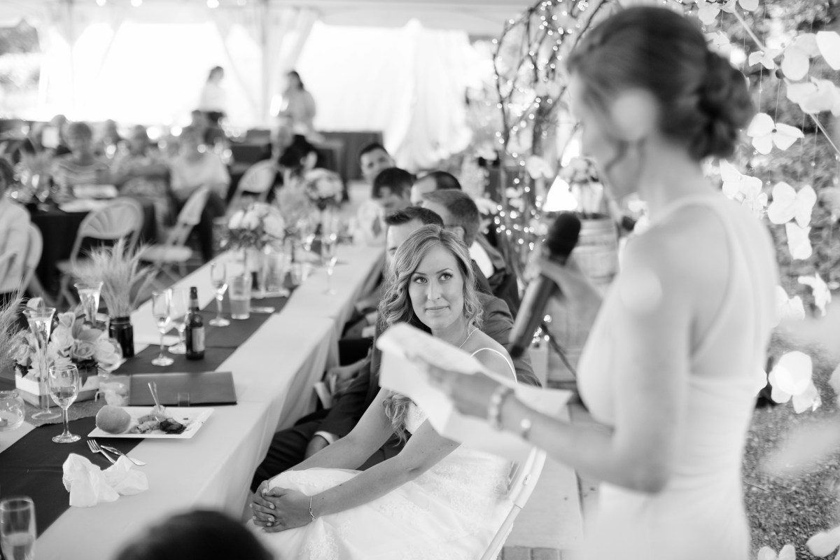 Hochzeitsrede von der Brautjungfer für das Paar: Video geht viral