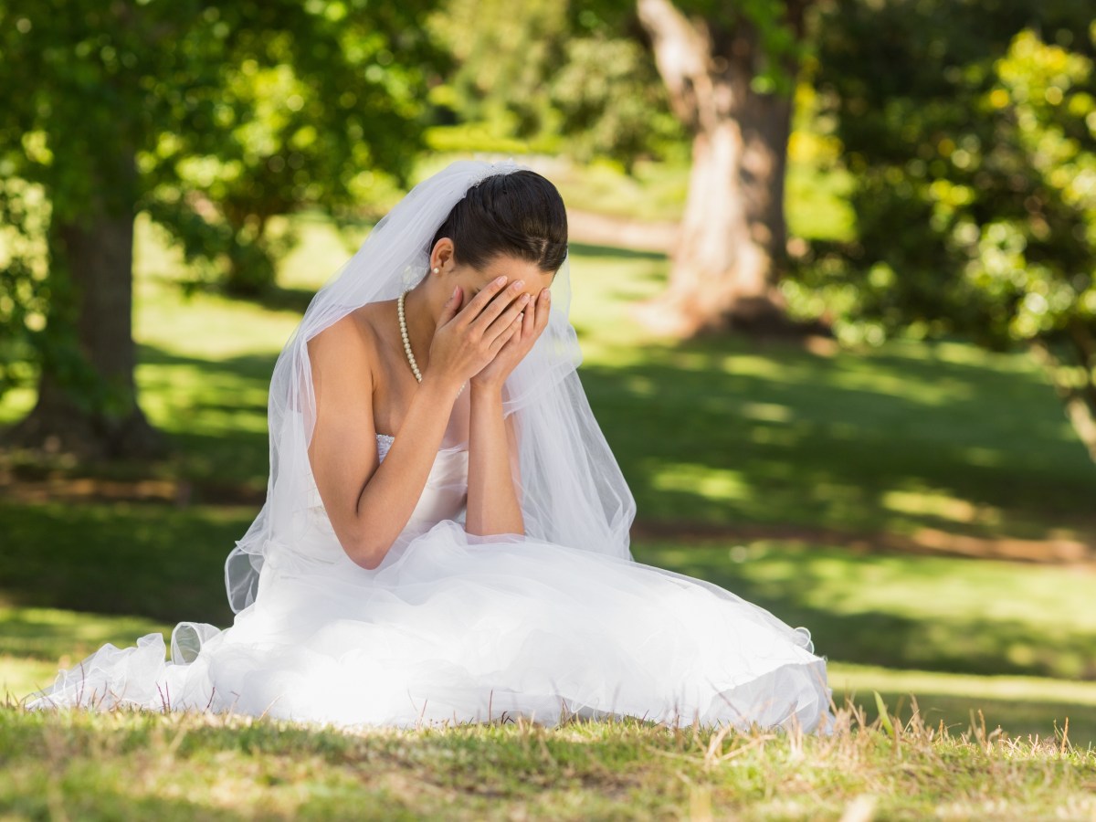 Schwiegermutter trägt heimlich das Brautkleid: Braut „angewidert“