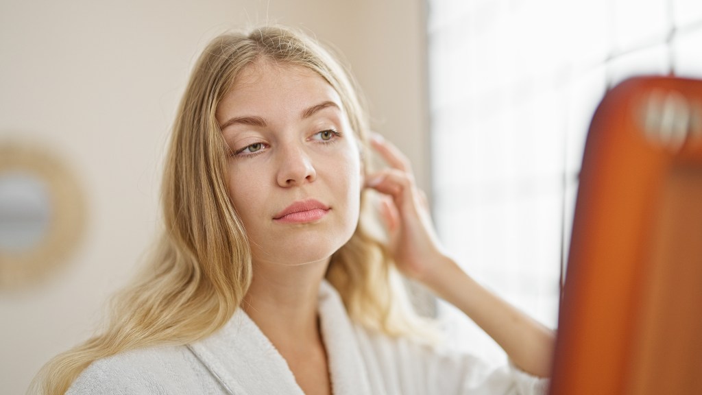 Frau mit blonden Haaren