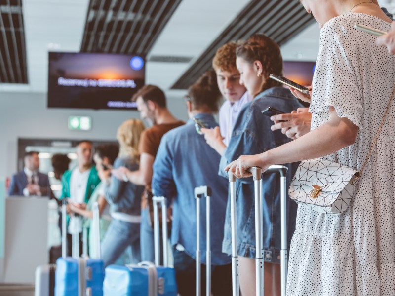 Einfache Tricks mit denen du schneller durch die Kontrolle am Flughafen kommst.