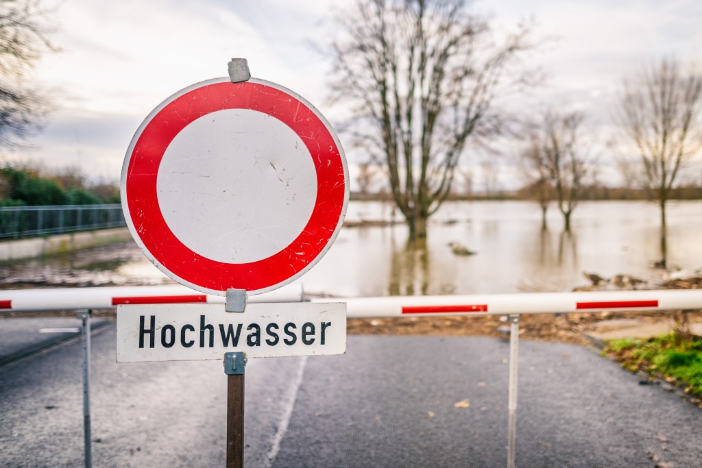 Das Wasser steigt oft schneller als man denkt. Es ist daher äußerste Vorsicht geboten.