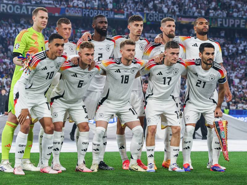 Die deutsche Fußball-Nationalmannschaft zu Beginn des Spiels gegen Schottland.