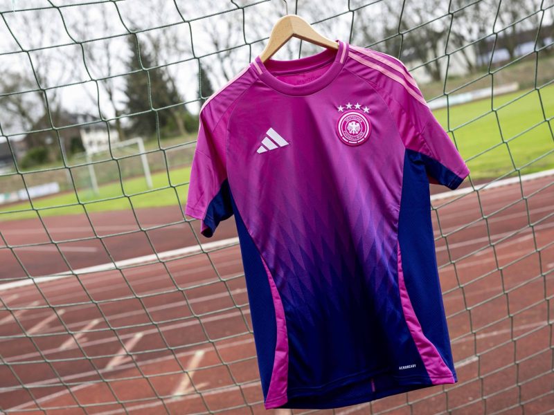 Pinkes EM-Trikot Deutschland