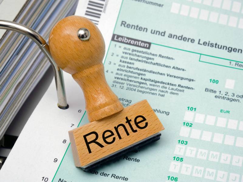 Du beziehst Rente und wunderst dich, warum das Geld nicht pünktlich auf deinem Konto ist? Das sind die bekanntesten Gründe und das kannst du jetzt tun.