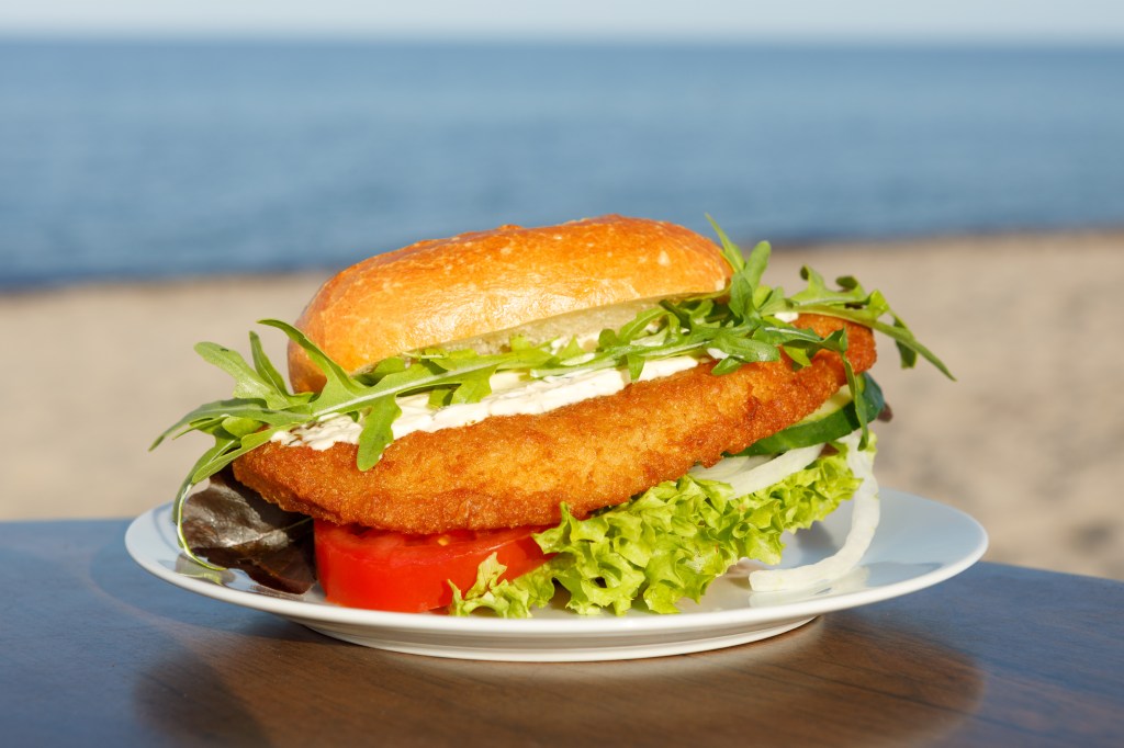 Ob Fischbrötchen, Krabben oder Austern – auf Sylt gibt es alles, was das Herz begehrt.