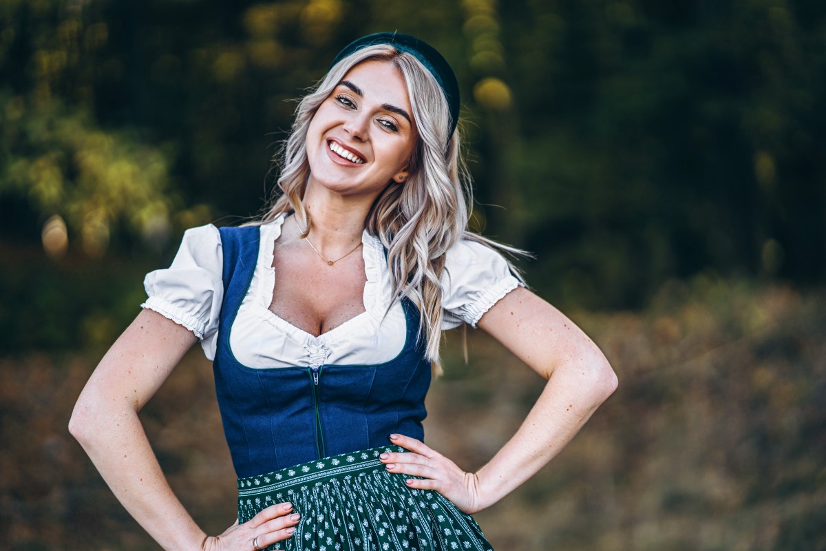 Frau in Dirndl