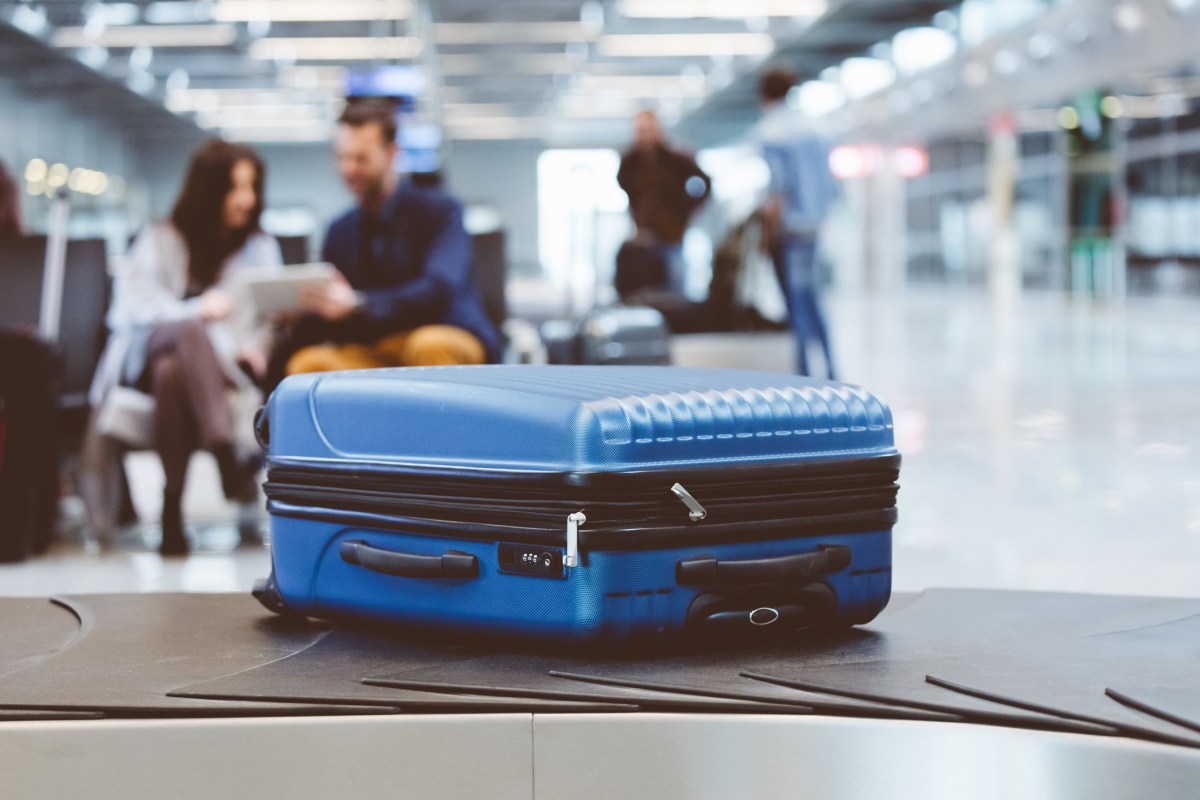 Nach dem Flug fand eine Frau einen Zettel in ihrem Koffer. Die Gründe.