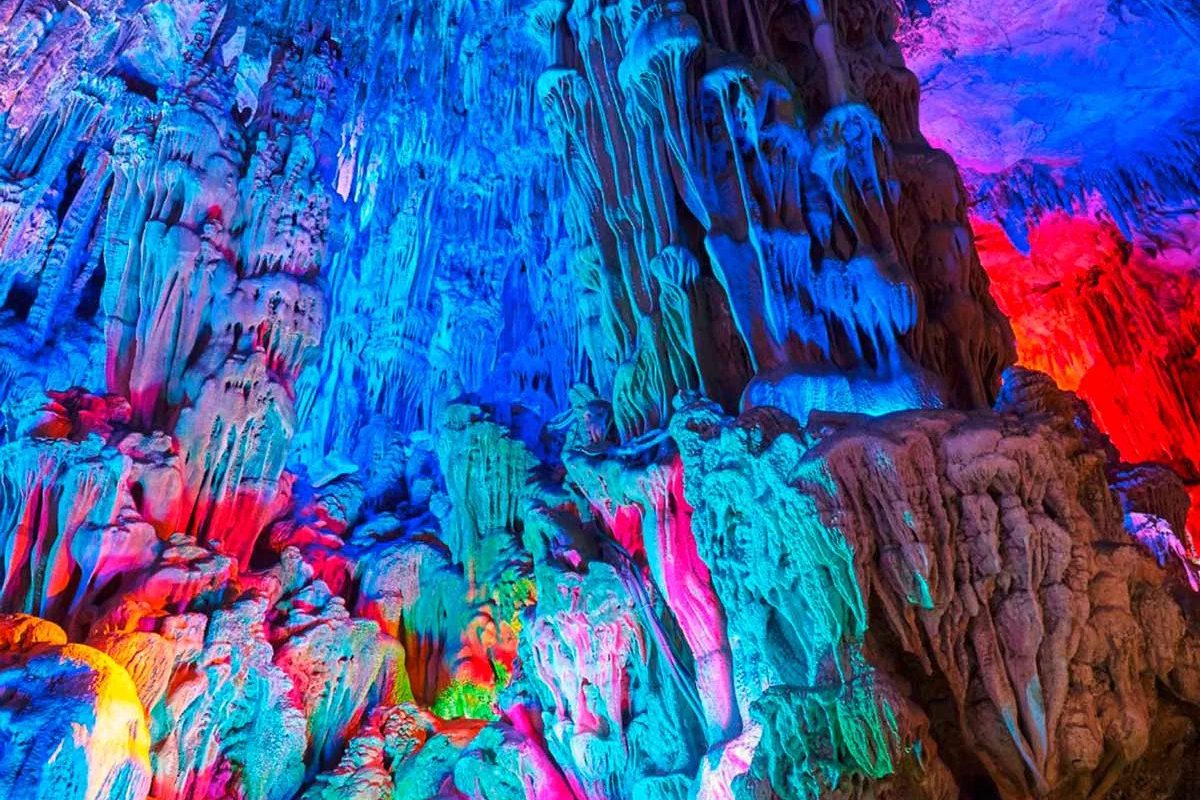 Nahe der Stadt Guilin im Süden Chinas befindet sich die Reed Flute Cave.