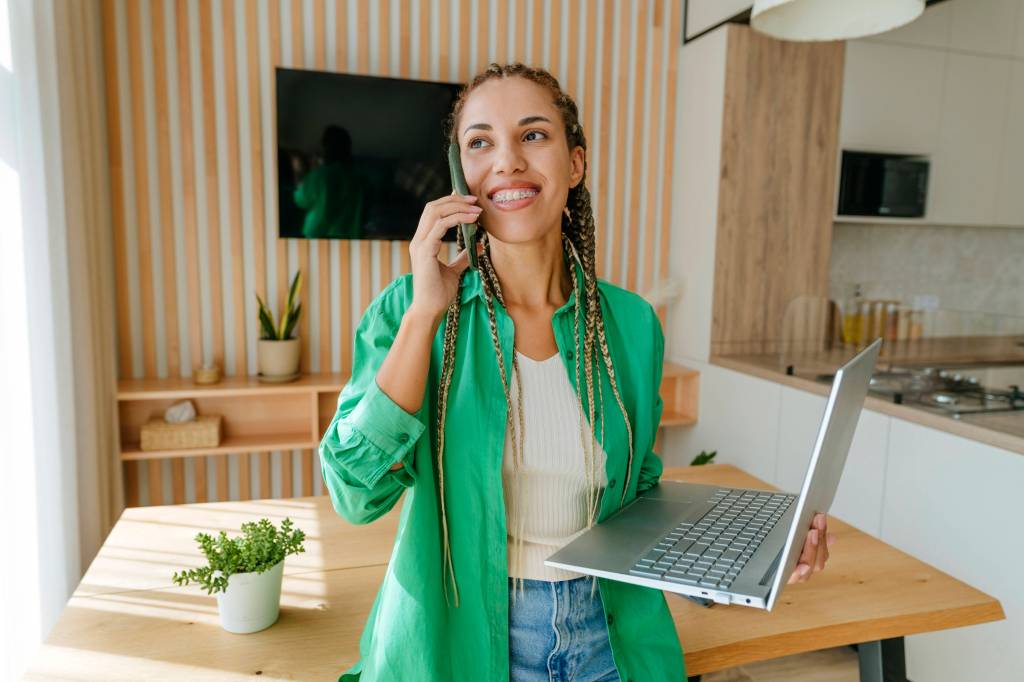 Frau Telefonat Bewerbung