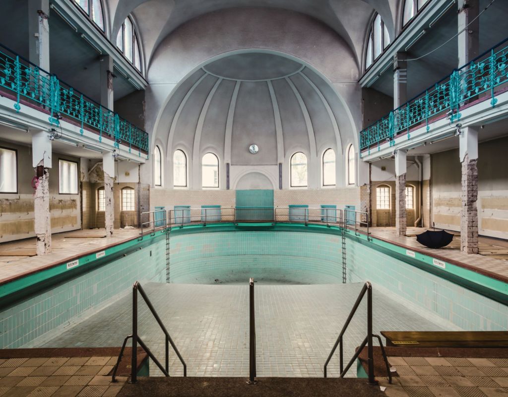Lost Place: Die Geschichte hinter dem alten Schwimmbad in Steglitz