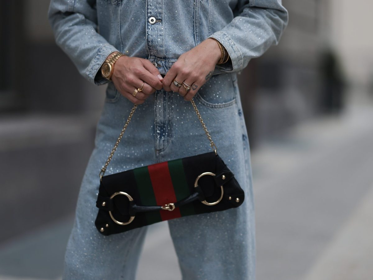 Y2K-Fashion: So bringst du mit Strass-Jeans Glamour in den Frühling