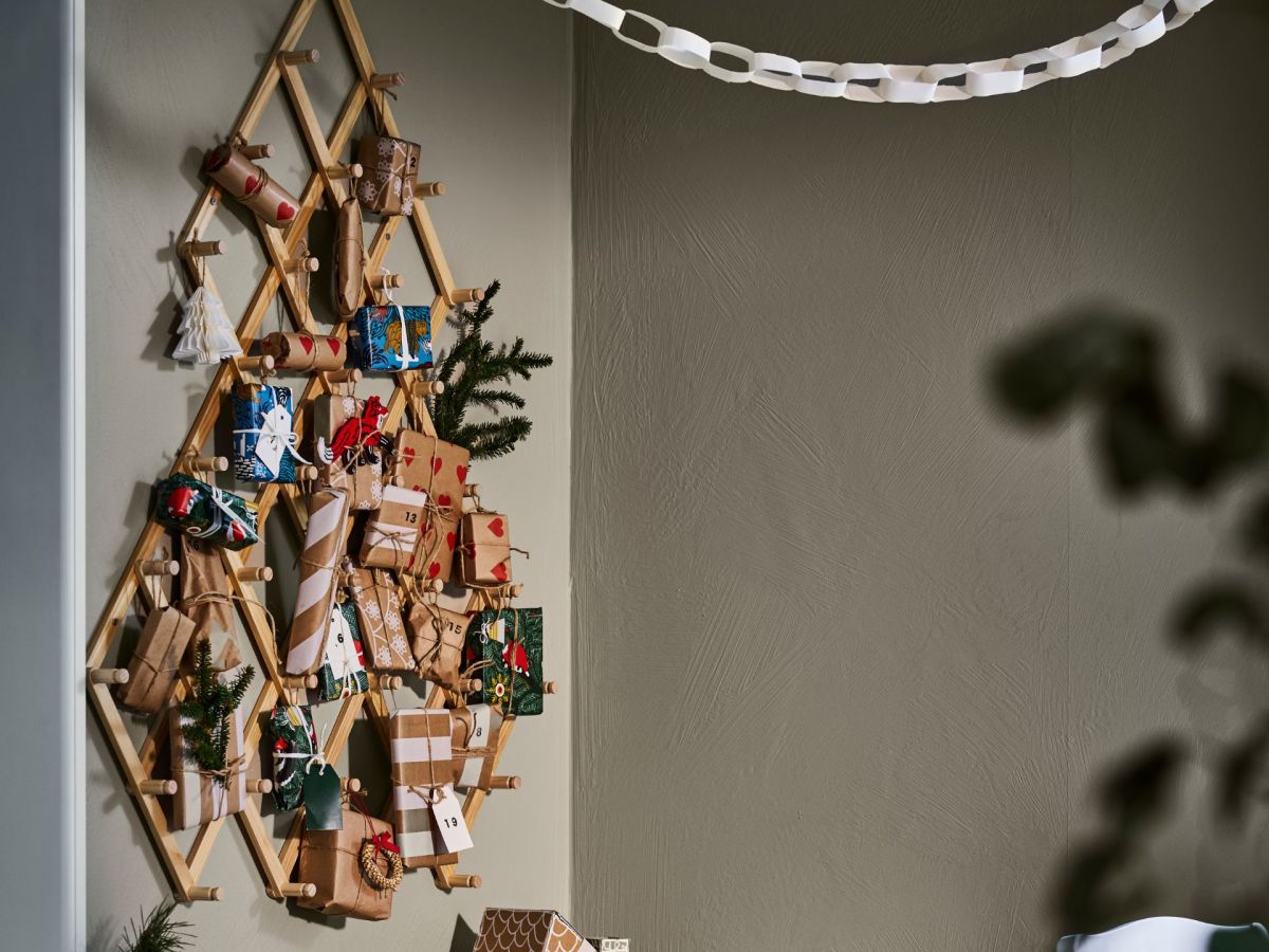 Der virale 15€-Wand-Weihnachtsbaum von IKEA: So vielseitig ist er wirklich