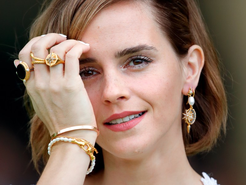 Emma Watson präsentiert ihre Vintage Ringe