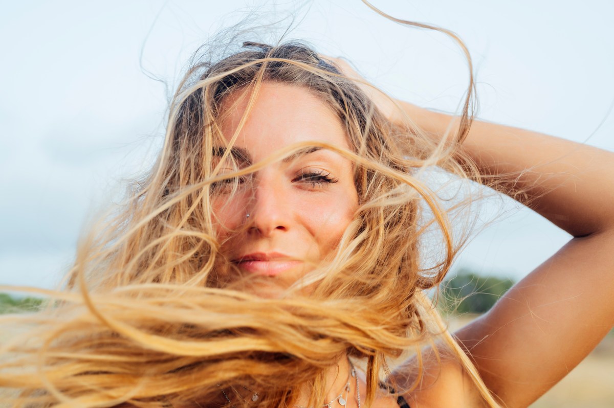 Silbershampoos für blonde Haare -.Frau mit blonden Haaren