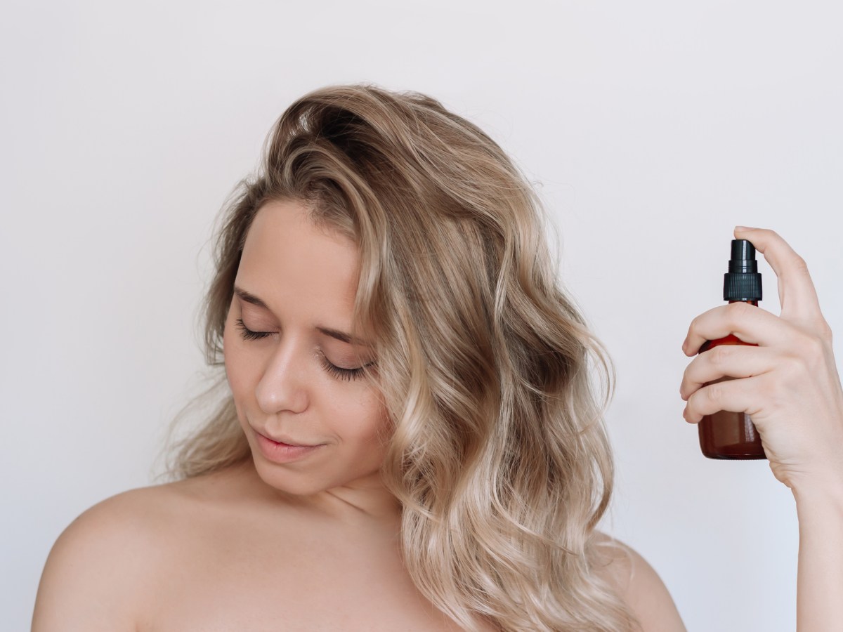 Haare stylen ohne Haarspray: Die besten Haarpflege-Alternativen von Dejan